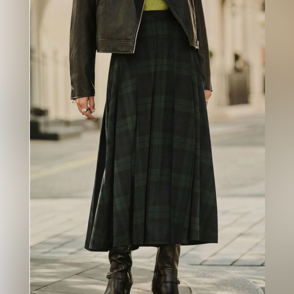 Lauren Ralph Lauren Black and Dark Green Plaid A-Line Maxi Skirt with Pleats